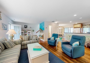 Bayberry Woods home close to Bethany Beach with pool & private washer/dryer