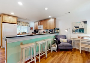 Bayberry Woods home close to Bethany Beach with pool & private washer/dryer