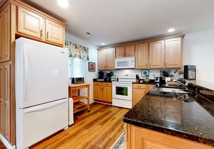 Bayberry Woods home close to Bethany Beach with pool & private washer/dryer
