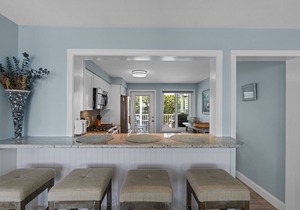 Oceanfront Condo steps away from Narragansett Town Beach