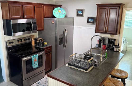 Rock Ridge House | 1.5 mile 2 Beach Our Cottage = Aloe Vero clean, neat and fun 🤩 Great Location!