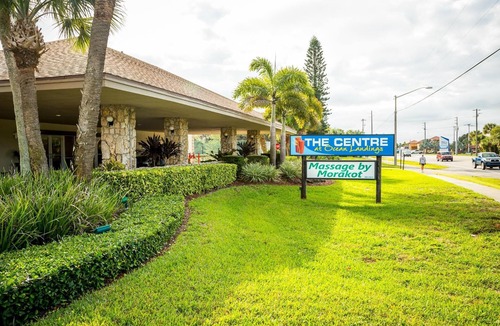 Cocoa Beach Resort | 1 Bedroom Resort Suite, sleeps 6, just steps from the beach