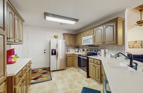Conway House | <1 Block to Trails! Conway Biker & Hikers Haven