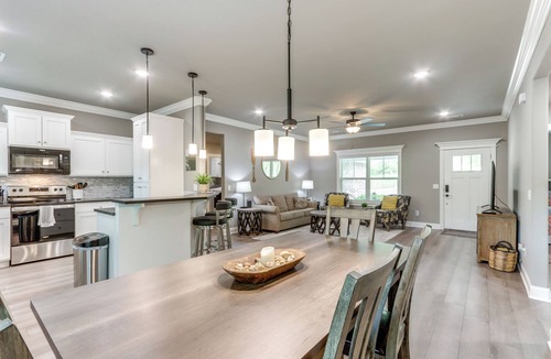 Holiday Island House | < 1 Mi to Marina! Family Home in Eureka Springs