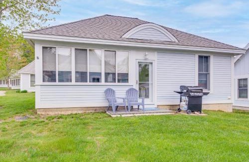 Summer Village House | 1 Mi to Moody Beach: Cottage w/Pool Access!