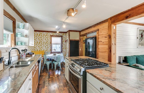 Thomas House | 10 Mins to Blackwater Falls: Mtn Home w/Hot Tub