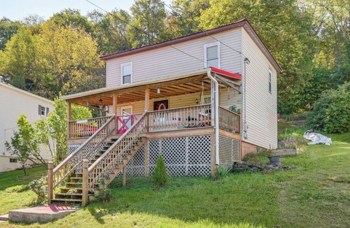 Thomas House | 10 Mins to Blackwater Falls: Mtn Home w/Hot Tub