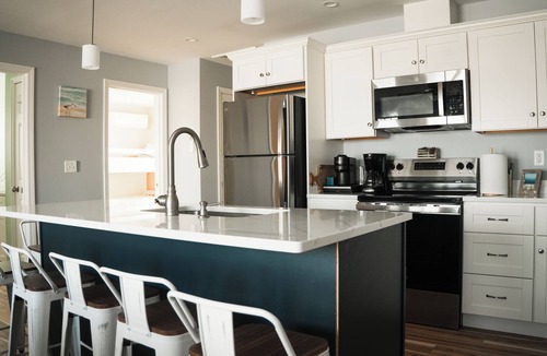 Wells Beach Condo | 10 SECOND WALK TO BEACH:RARE TOP FLOOR ATLANTIC AVE PET FRIENDLY OCEANVIEW CONDO