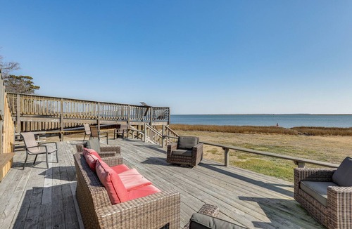 Atlantic House | 11 Mi to Chincoteague: Atlantic Home w/Decks!