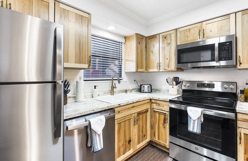 Table Rock Condo | 15% Off Pet-Friendly Condo at Pointe Royale water view and West Elm furniture!