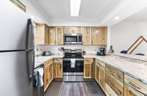 Table Rock Condo | 15% Off Pet-Friendly Condo at Pointe Royale water view and West Elm furniture!