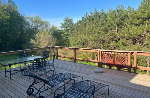 East Dorset House | 1860's converted barn on 13.7 acres with mountain views with swimming pond