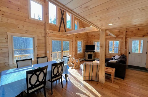 Sugar Hill Cabin | 18HA Log home close to Franconia Notch; privacy, fire pit, wifi, pool/gym passes, dog friendly!