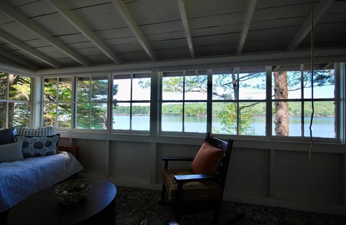 Edgecomb House | 1920s Riverfront Cottage – Historic Maine Charm