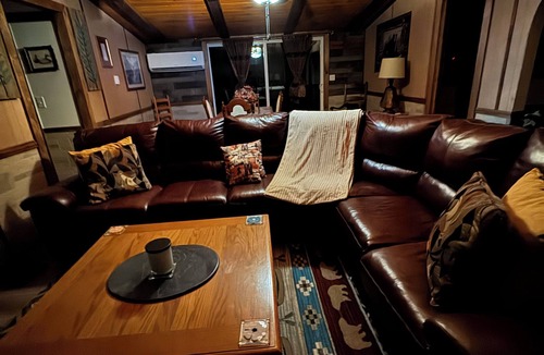 Luray Cabin | 1987 “OAK SPRINGS”- Majestic-Tranquil-Serene…