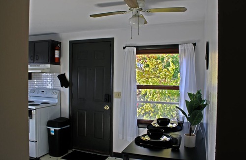 Albany Apartment | 1bd apt, 2 min walk to Albany med, off street parking and washer/dryer