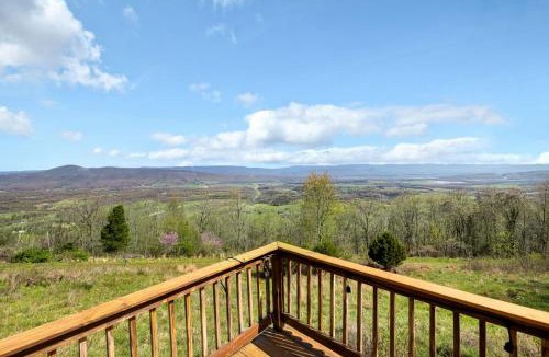 Old Fields House | 1BR chalet w hot tub & serene views