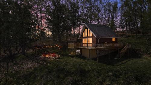 Old Fields House | 1BR chalet w hot tub & serene views