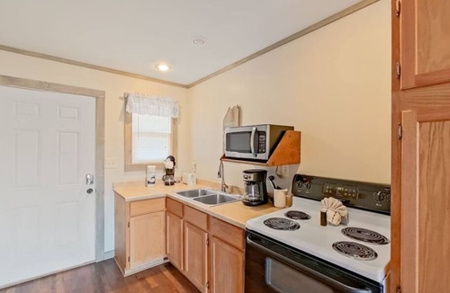 Indian Point Cabin | 1BR Waterfront Cabin w/Pool + Swim & Boat dock