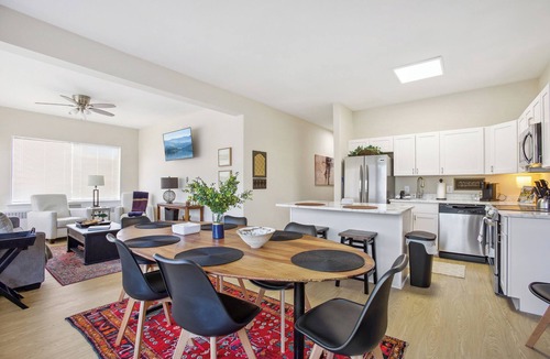 Old Town Fredericksburg Apartment | 2 Bed Fast Wi-Fi Near Hospital & Downtown Fredericksburg