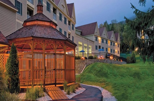 Hancock Condo | 2 Bedroom Condo, Sleeps 8, Kitchen, Jiminy Peak Ski Mountain, Bentley Brook!