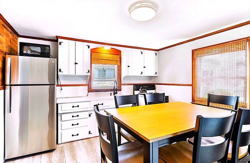 Old Orchard Beach Cottage | 2-bedroom cottage steps from the beach in Old Orchard Beach with AC & an office