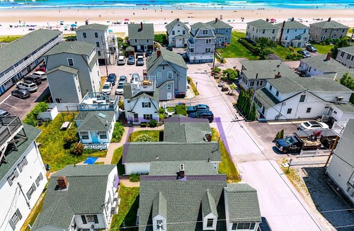 Old Orchard Beach Cottage | 2-bedroom cottage steps from the beach in Old Orchard Beach with AC & an office