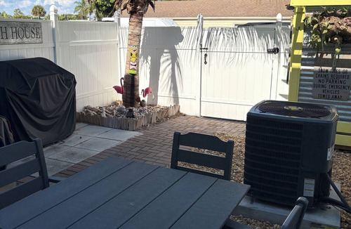 Fort Pierce Shores House | 2-bedroom townhome in awesome Fort Pierce with AC