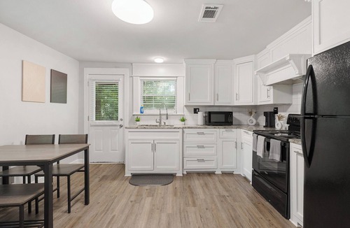 Conway House | 2 BR Cozy and Stylish Home