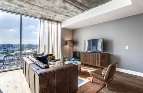 Rainey Street Historic District Apartment | 2 BR Lux Panoramic View - Rainey