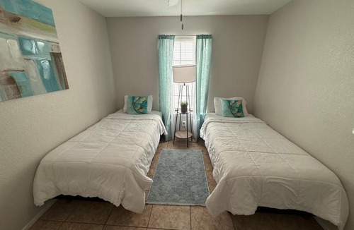 Eagle Pass Apartment | 2 Columns Stay 5