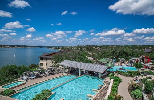Lakeway Hotel | 2 Double Queen Units with Lakeview, Outdoor Pool, Free Parking!