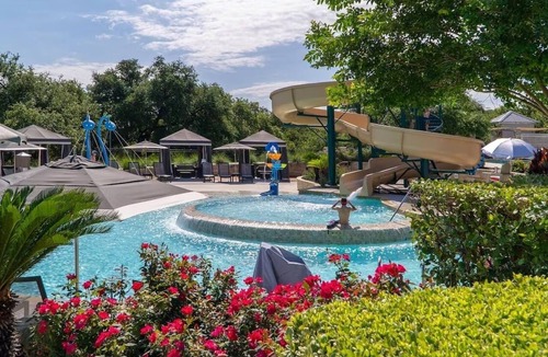 Lakeway Hotel | 2 Double Queen Units with Lakeview, Outdoor Pool, Free Parking!