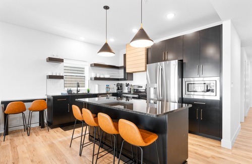Hollister House | 2 Homes 2 Golf Simulators Sleeps 51 HotTubs Saunas