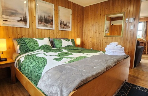 Boularderie Cabin | 2 king BD Full Kitchen Large Outdoor Space | Unit 14 @ Great Cabot Lodge