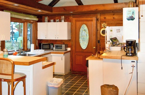 Truro House | 2 Mi to Beaches: Cape Cod Cottage w/Fire Pit