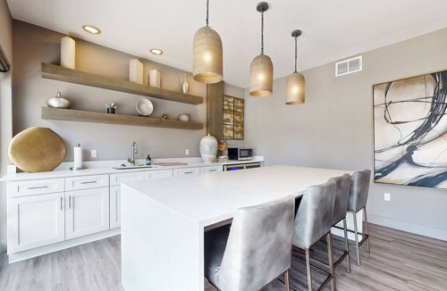 Gainesville Condo | 2 Mi to UF Campus! Modern Luxury Apt w/Pool