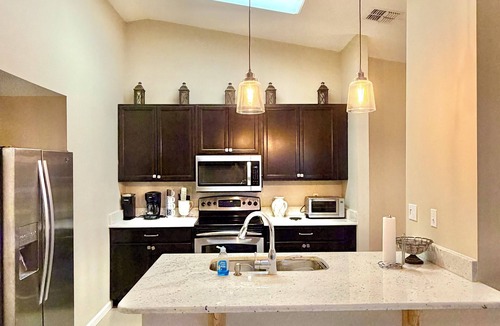 Alafaya Woods House | 2 miles from UCF and 1 mile from Oviedo On the Park 2-bedroom house