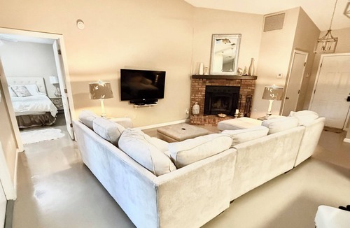 Alafaya Woods House | 2 miles from UCF and 1 mile from Oviedo On the Park 2-bedroom house