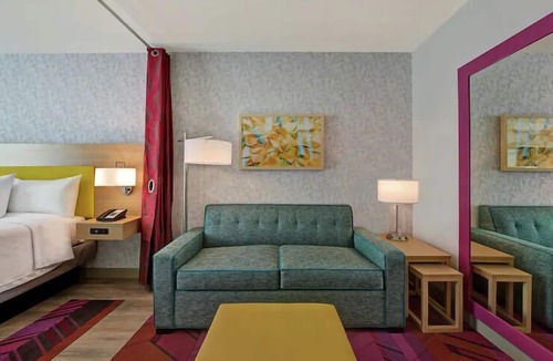 West Palm Beach Hotel | 2 Pet-Friendly Queen Studios w/BBQ, 2.3mi to The Square CityPlace
