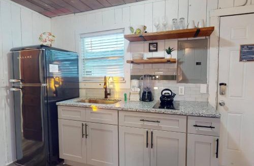 Treasure Island House | 2 - Seahorse Cottages - Parakeet