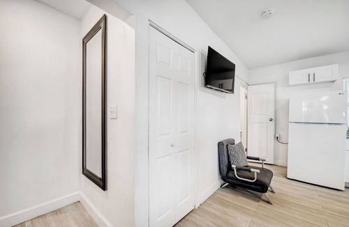 Tropic Apartment | 2538 Chic Studio Near Art District