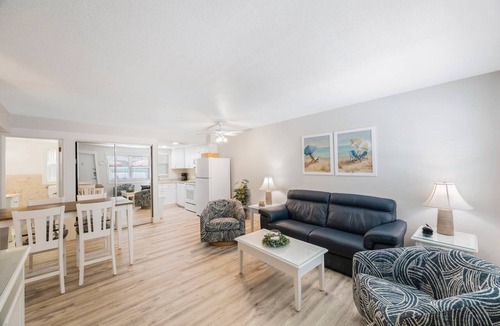 Madeira Beach Condo | 2b 2b Ground Floor Poolside - Surf Song #120