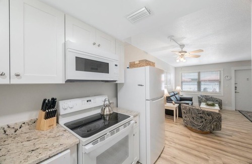 Madeira Beach Condo | 2b 2b Ground Floor Poolside - Surf Song #120