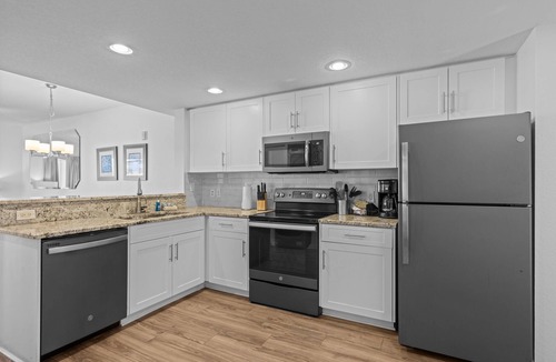 Treasure Island Condo | 2BR/2BA Beach Condo: Couples' Retreat