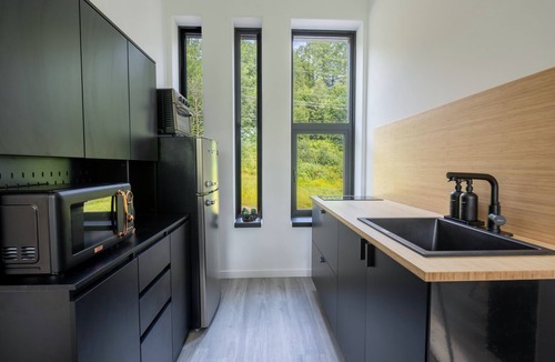 Moscow House | 2BR w/Mountain Views + Infrared Sauna Near Town