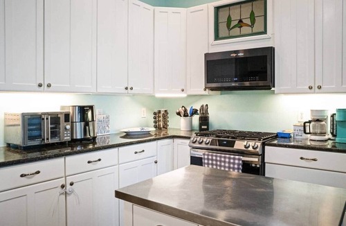 Louisa House | 3 Acre 5BR Resort: private pool, hot tub boat dock