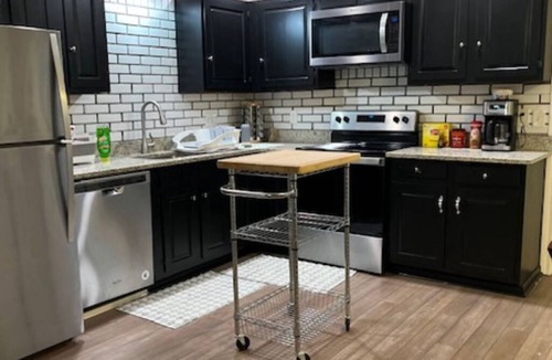 Gansevoort Apartment | 3-bedroom beautiful apartment 10 mins from track, SPAC, & Saratoga Springs w/AC