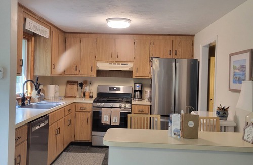 North Eastham House | 3-bedroom Cape Cod ranch just steps to private beach or Cooks Brook public beach