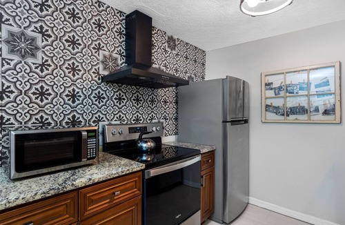 Tampa House | 【3 Bedrooms/Firepit/Private Outdoor Dining Area/Local History Themed/Sleeps 7!】